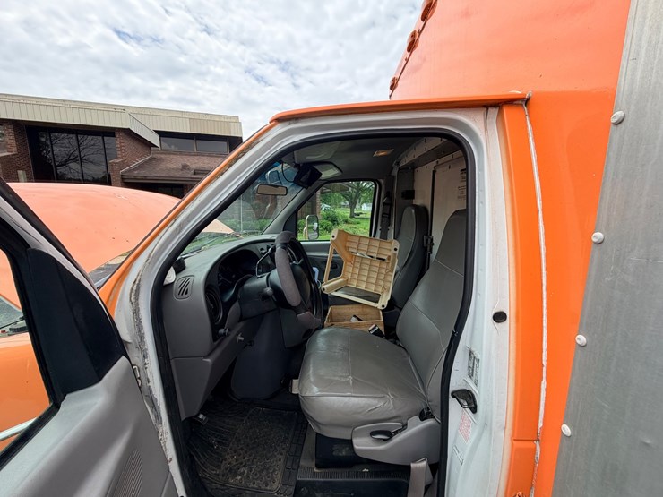 #24061-•-1998-ford-econoline-box-truck-image-35