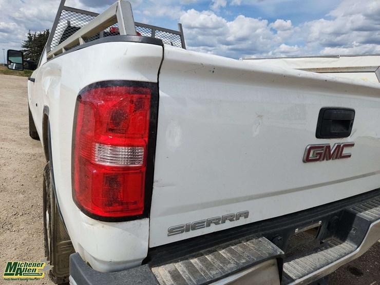 2017-gmc-sierra-2500hd-image-41