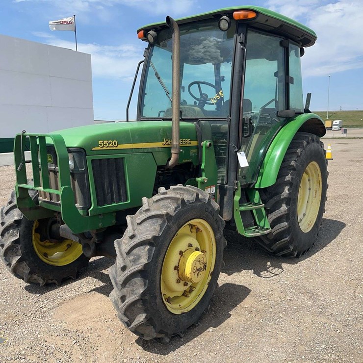 JOHN DEERE 5520