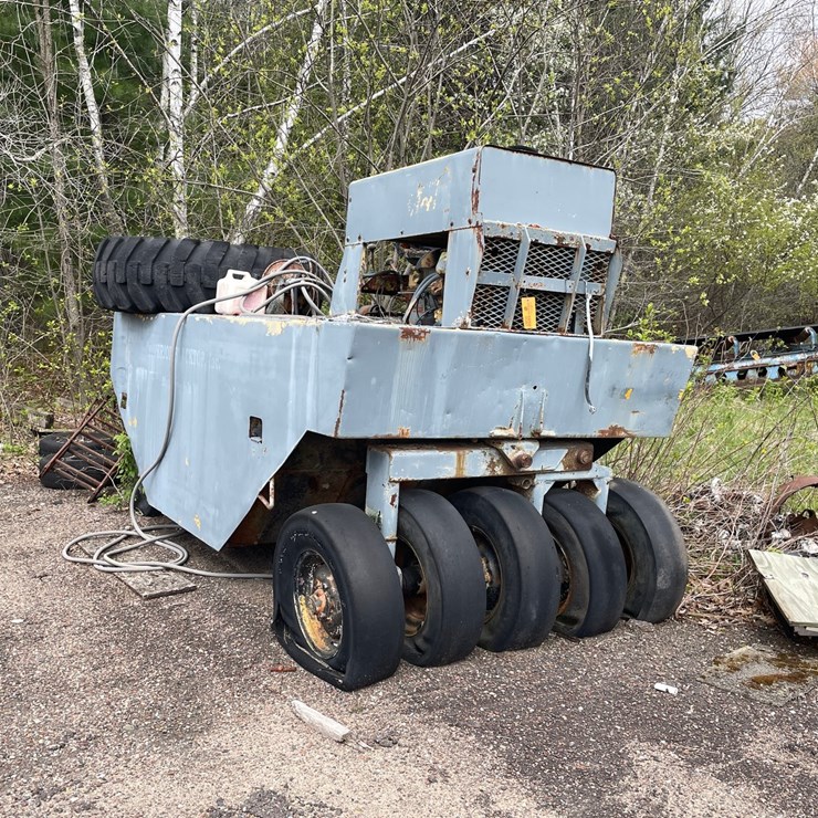 #2808 • Rubber Tire Roller (G)