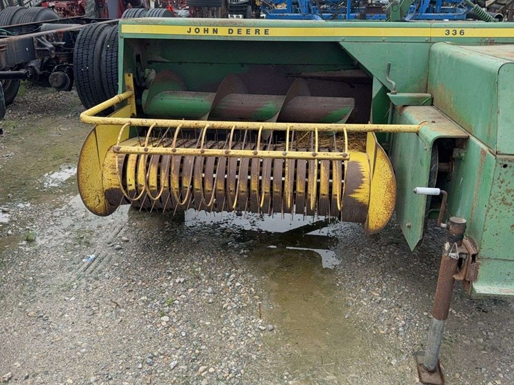 john-deere-336-image-3