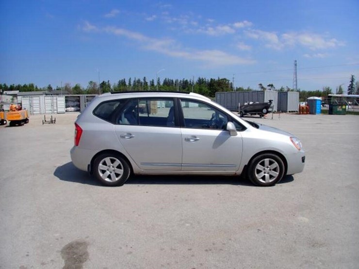 2007-kia-rondo-ex-sport-utility-vehicle-knafg52667-image-4