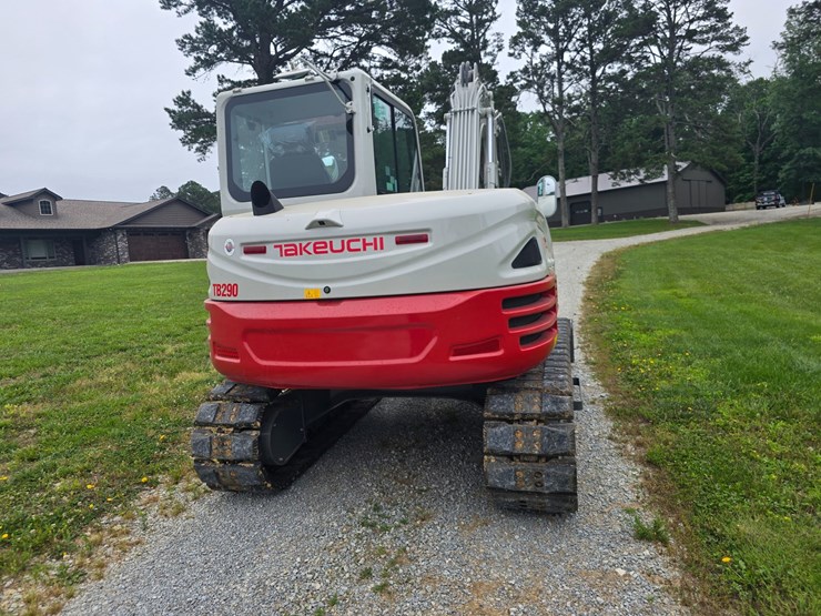 2024-takeuchi-tb290-image-18