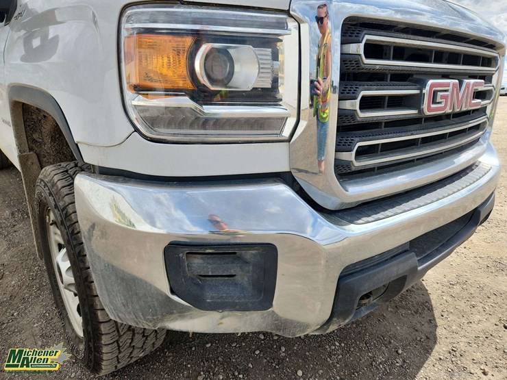 2017-gmc-sierra-2500hd-image-47
