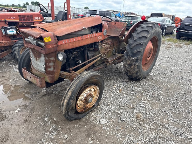massey-ferguson-135-image-1