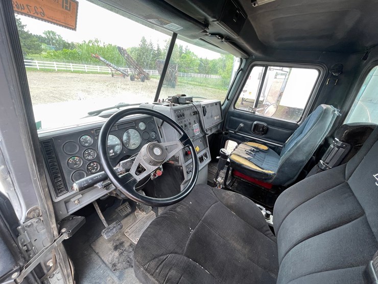1999-mack-ch600-image-35