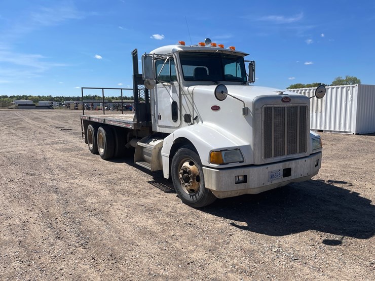 2002-peterbilt-385-image-7