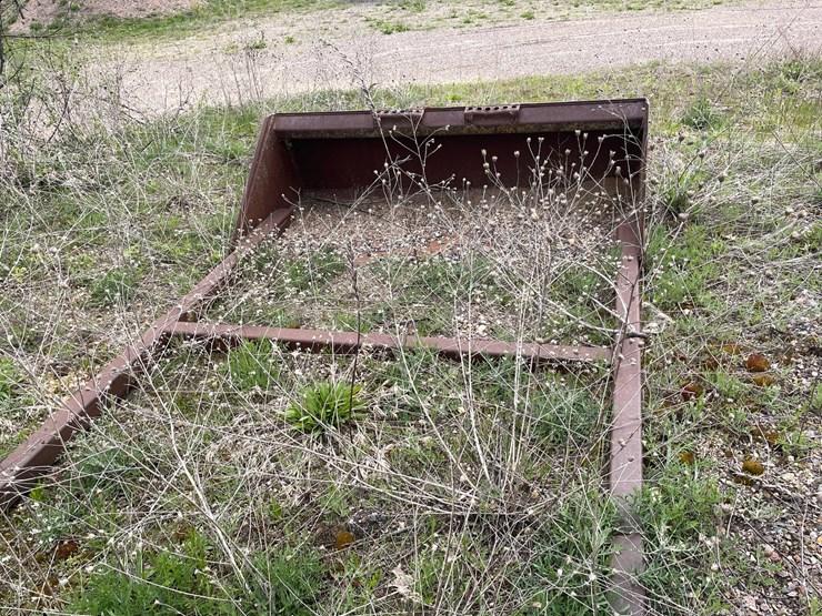 #2805-•-universal-skid-steer-bucket-(g)-image-5