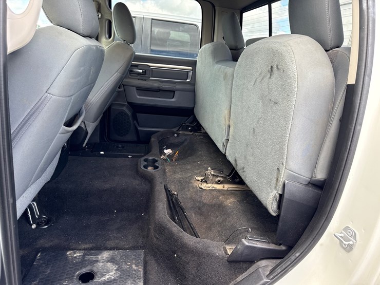 2016-dodge-1500-image-37