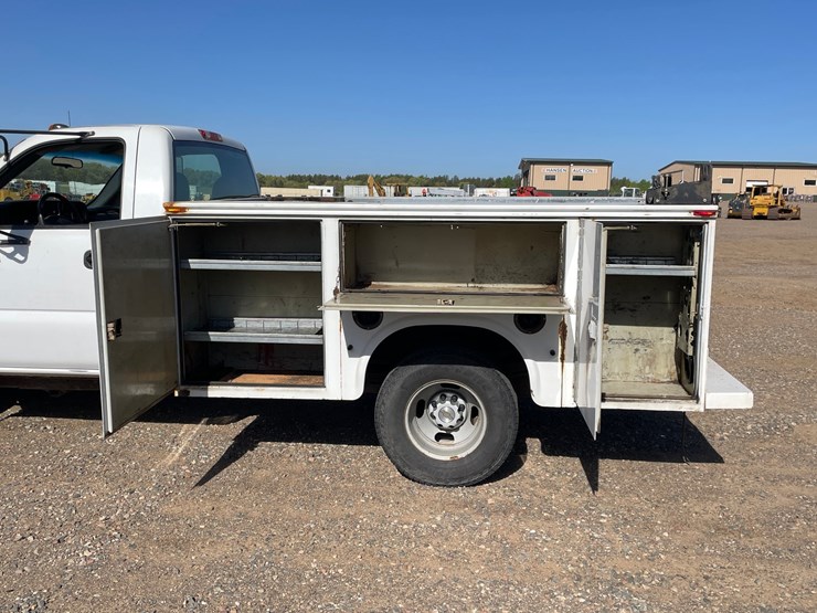2007-chevrolet-3500-image-16