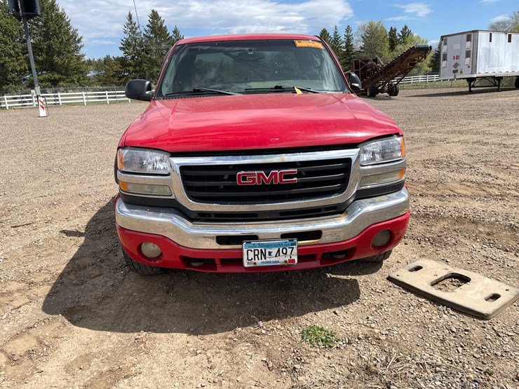 #1304-•-2005-gmc-sierra-pickup-truck-*non-runner*-(has-mn-title)-image-8