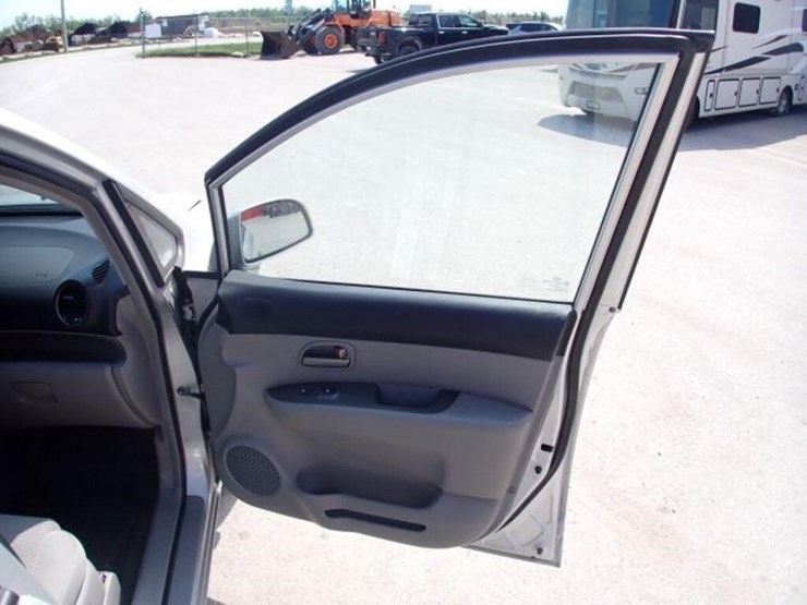 2007-kia-rondo-ex-sport-utility-vehicle-knafg52667-image-41