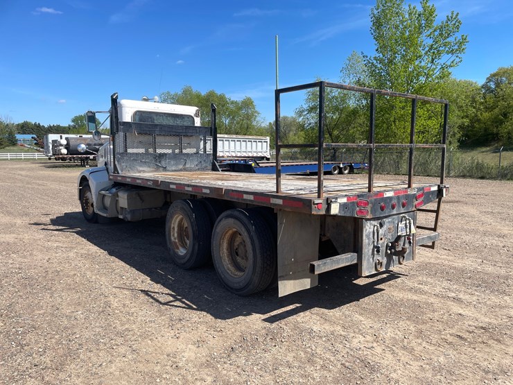 2002-peterbilt-385-image-3
