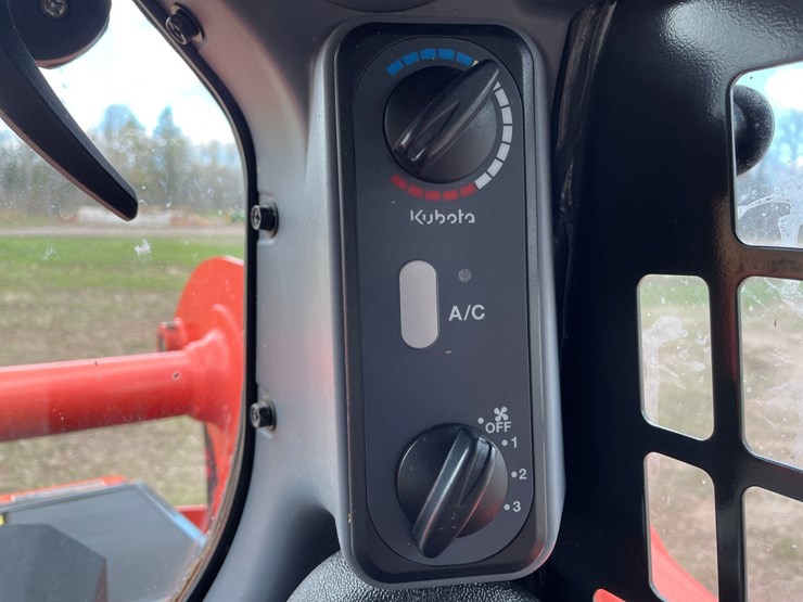 2022-kubota-ssv65-image-42