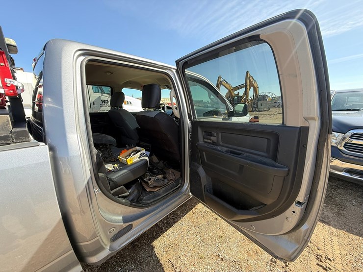 2021-dodge-2500-image-27