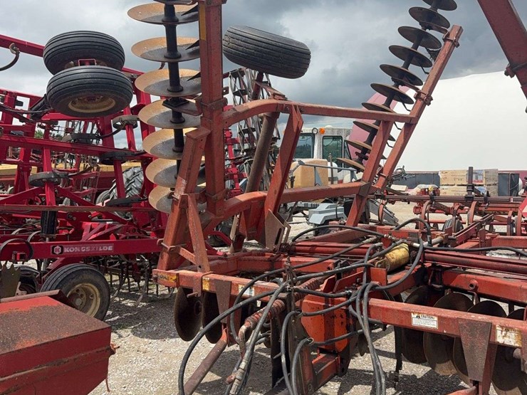 massey-ferguson-820-image-3