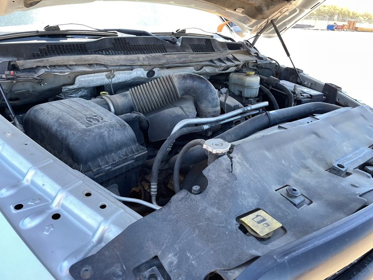 2015-dodge-3500-image-15
