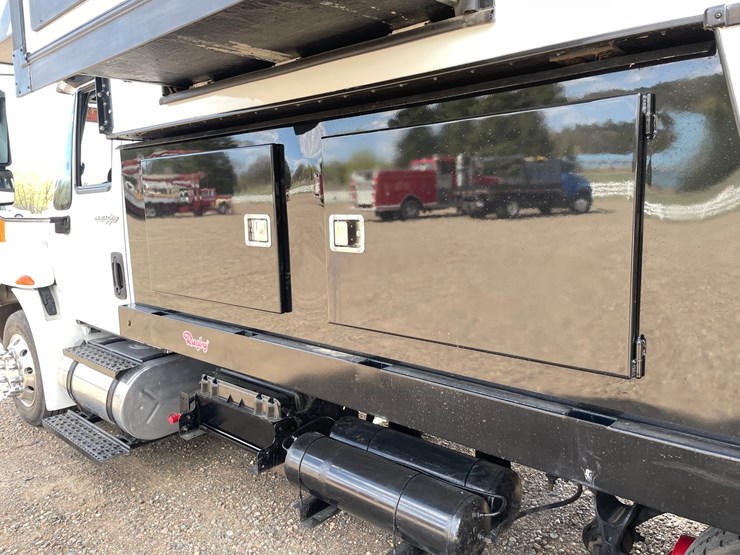 #1305-•-2011-durastar-international-camper-truck-image-20