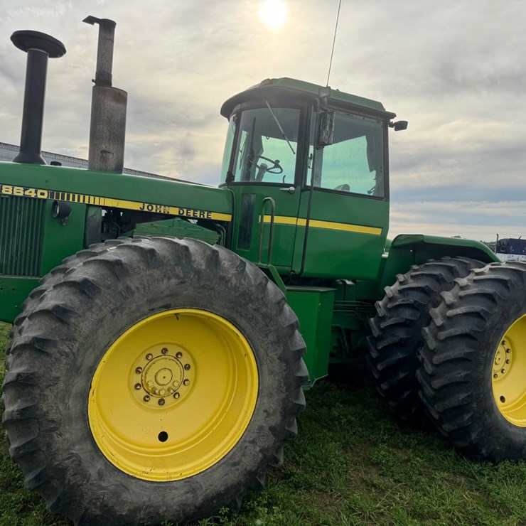 John Deere 8640