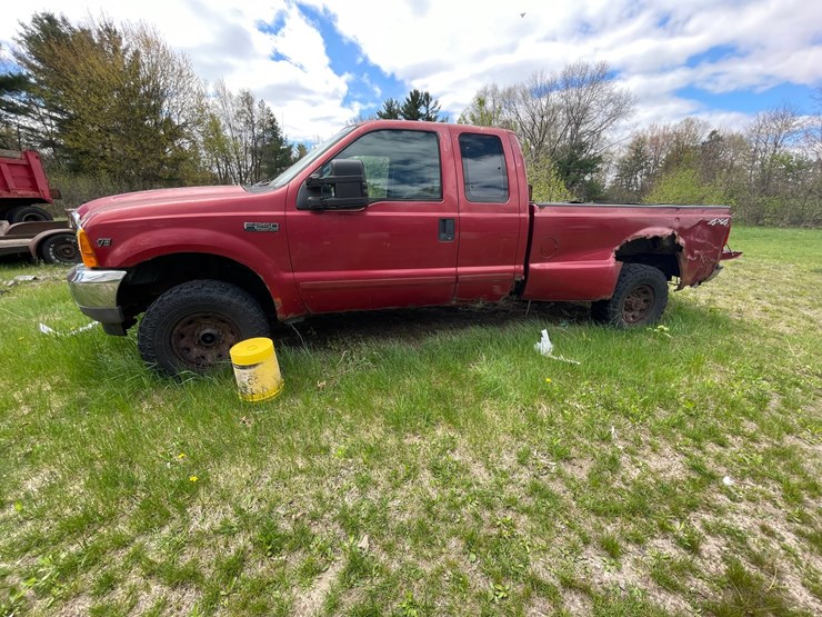 #2876-•-2001-f250-super-duty-truck-(no-title,-for-parts)-(or)-image-3