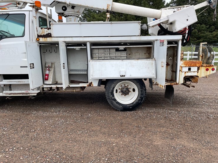 2005-cat-c7-image-16