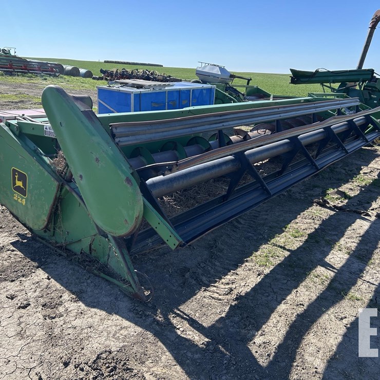 JOHN DEERE 224