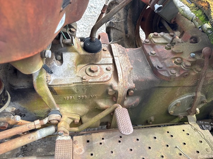 massey-ferguson-135-image-22
