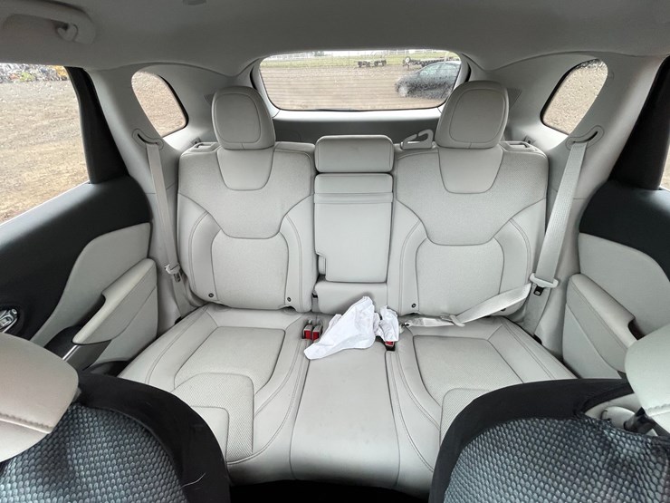 2019-jeep-cherokee-limited-image-31