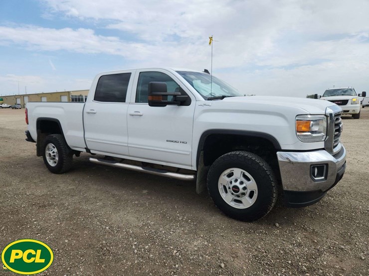 2017-gmc-sierra-2500hd-image-2