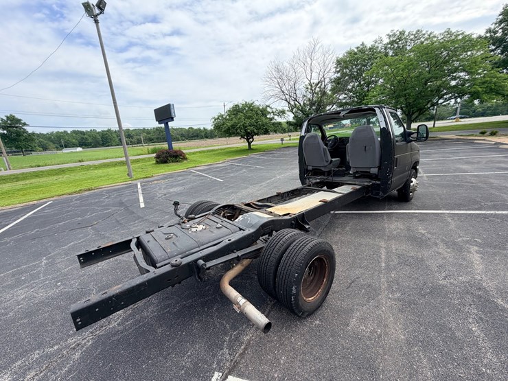 2008-ford-e450-image-13