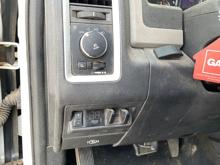 2011-dodge-ram-3500-image-33