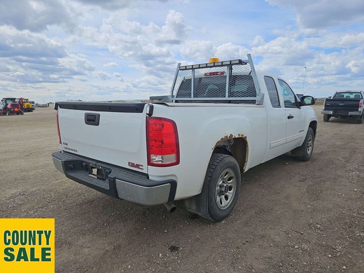 2010-gmc-sierra-1500-image-4