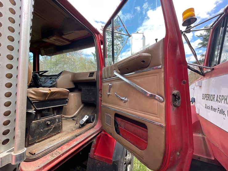 1988-ford-l9000-image-17