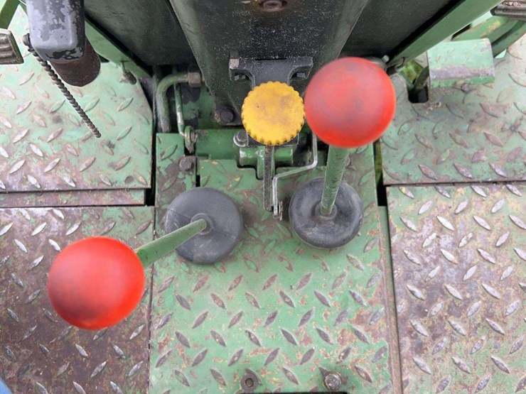 john-deere-2940-image-23