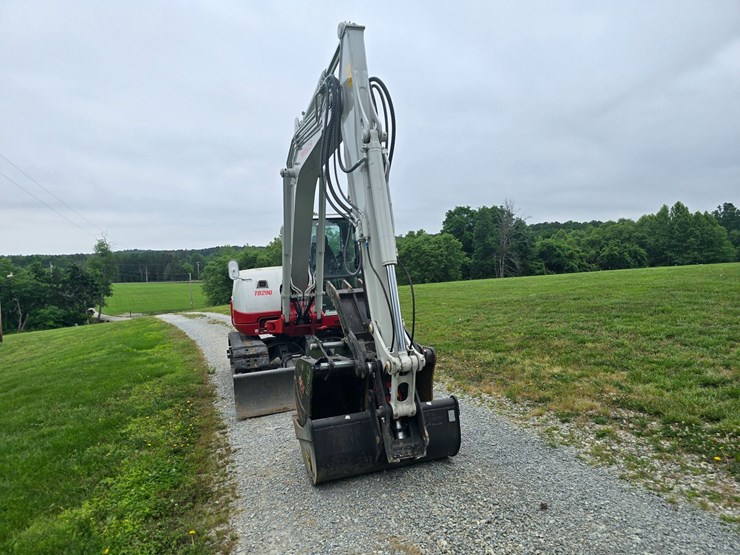 2024-takeuchi-tb290-image-32