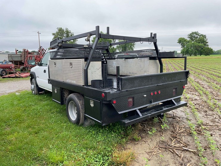 2004-gmc-3500-image-4