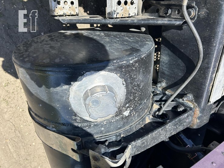 2000-freightliner-fld120-image-53