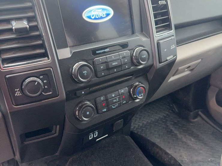 2018-ford-f150-xlt-image-10