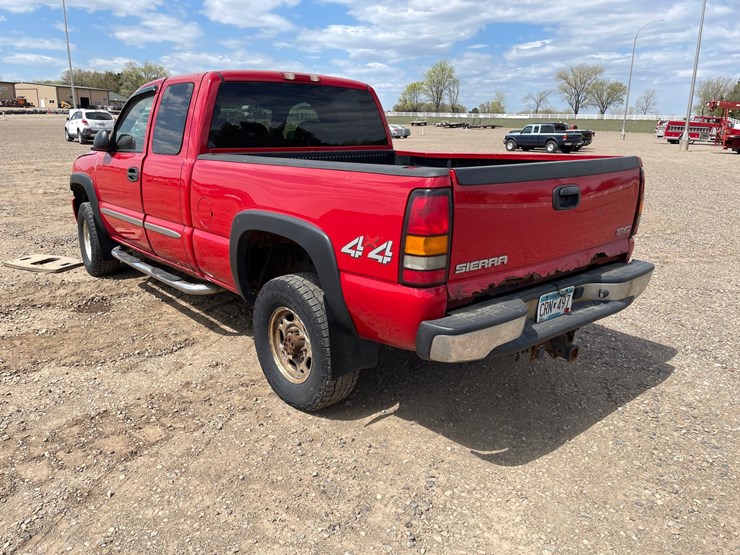 #1304-•-2005-gmc-sierra-pickup-truck-*non-runner*-(has-mn-title)-image-3