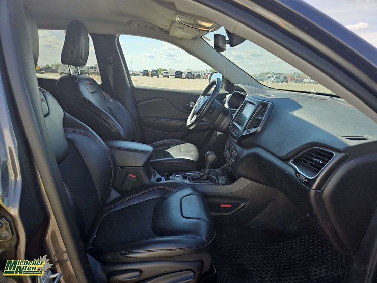 2019-jeep-cherokee-image-18