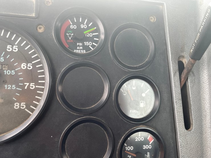 1999-mack-ch600-image-44