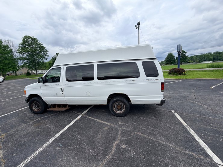 #24064-•-2007-ford-econoline-wagon-van-image-7