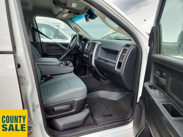 2015-dodge-1500-image-25