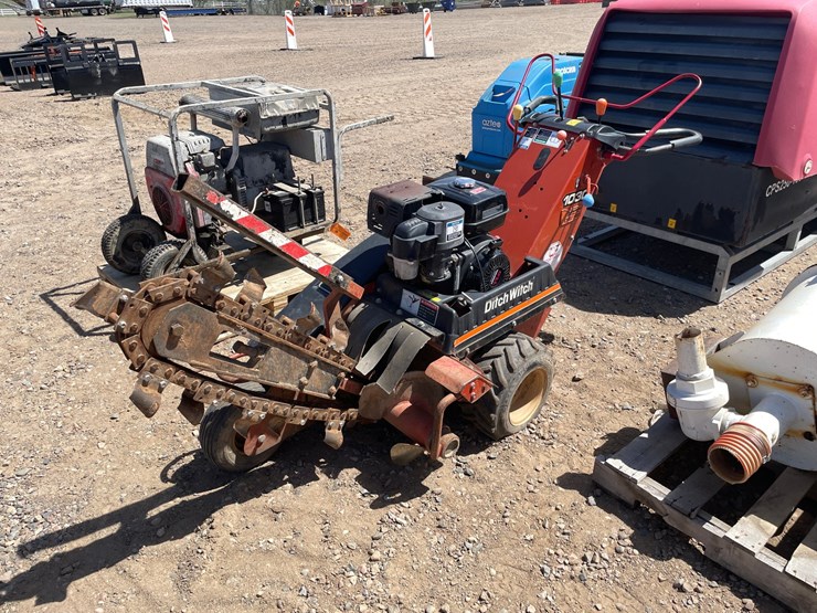 #1018-•-2002-ditch-witch-walk-behind-trencher-image-2