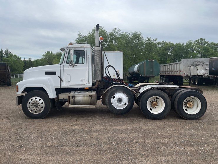 1999-mack-ch600-image-2