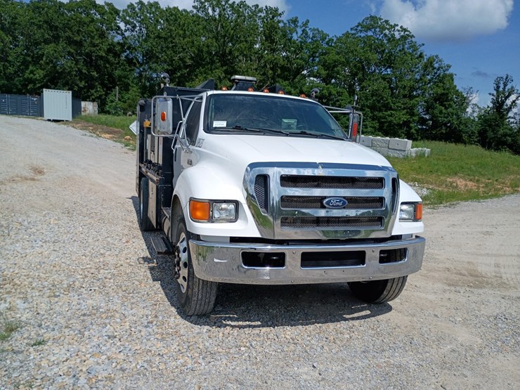 2005-ford-f750-image-14