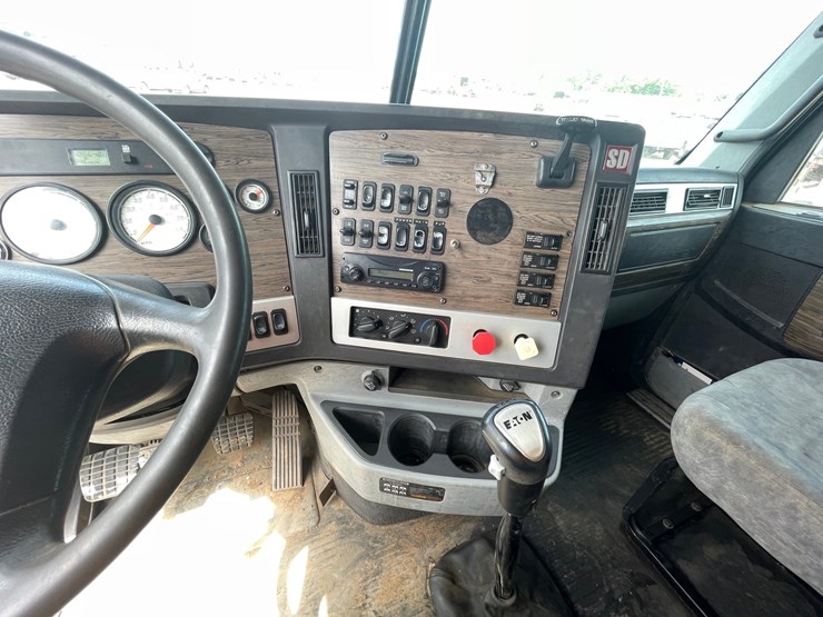 #1319-•-2011-freightliner-dump-truck-(has-mn-title)-image-49