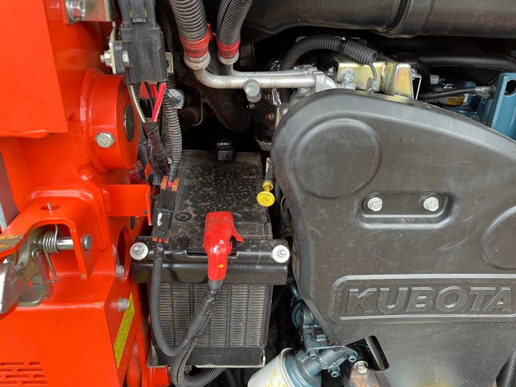 2022-kubota-ssv65-image-37