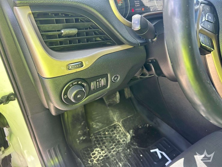 2016-jeep-cherokee-image-15