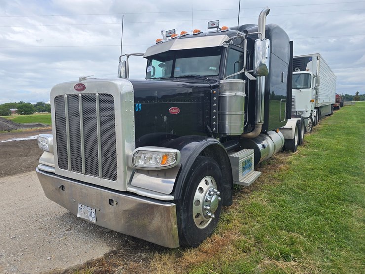 2013-peterbilt-388-image-1